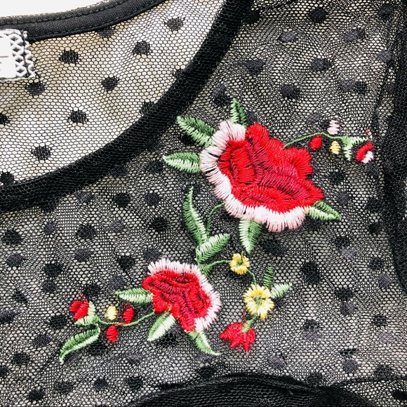 Crave Fame by Almost Famous Polka Dot Mesh Embroidered Floral 3/4 Sleeve Top, S - Picture 4 of 8